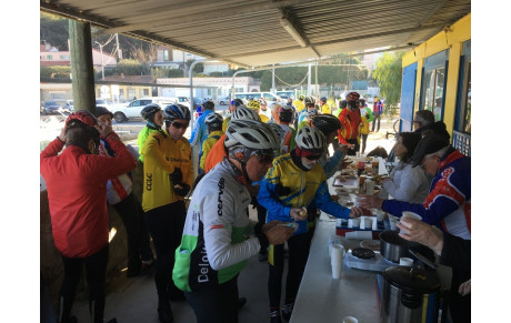 Près de 300 cyclotouristes sur le port de Saint-Elme !